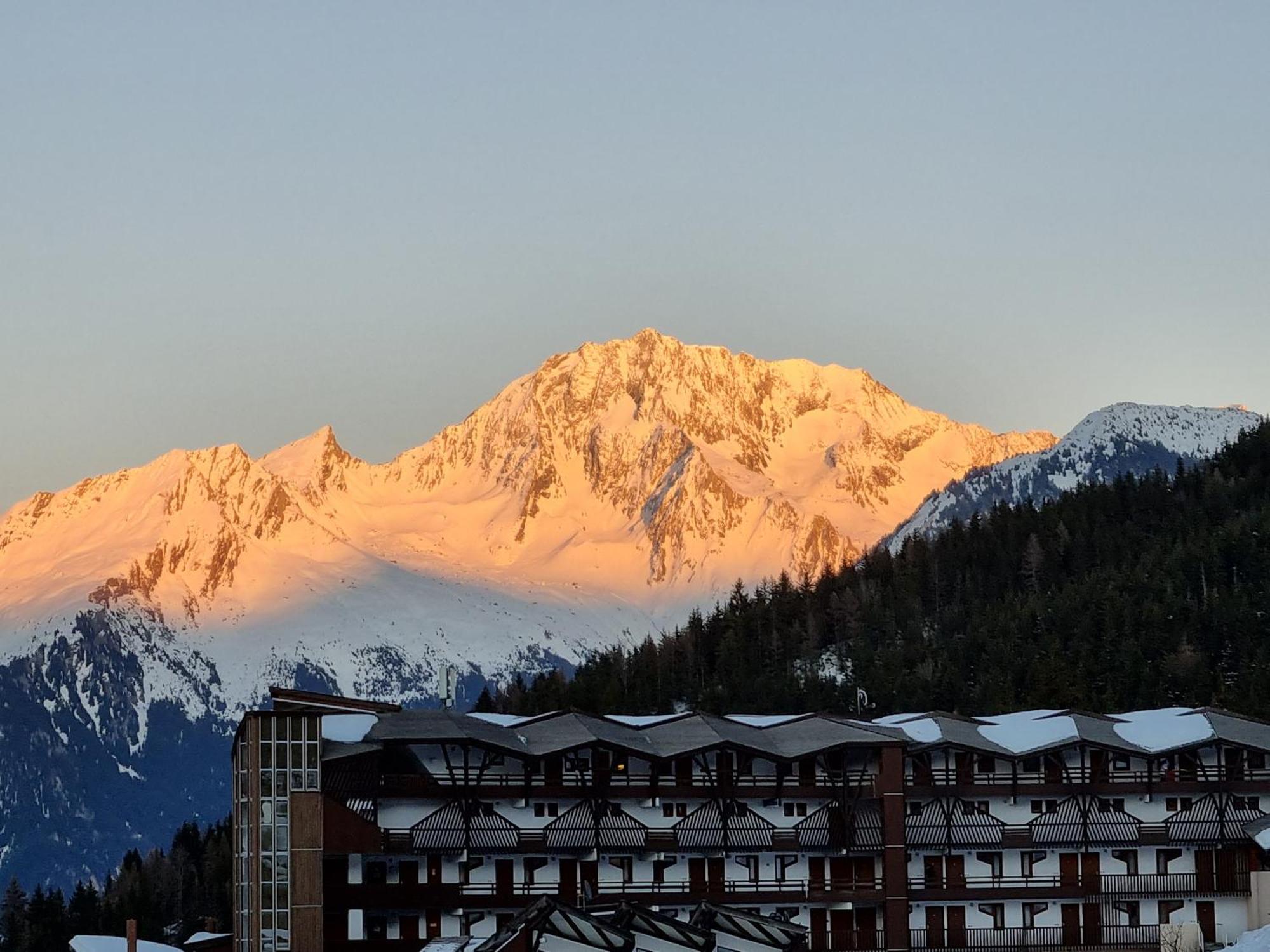 Апартаменты La Tania Kalinka Duplex Экстерьер фото